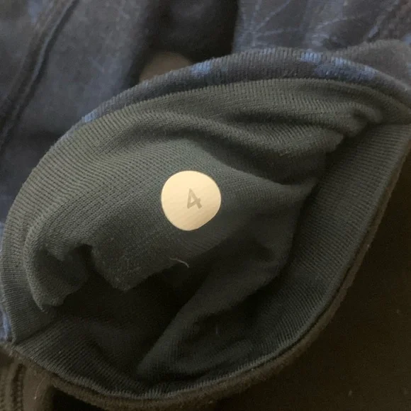 Lululemon Size 6 Capri Leggings Black Crop Blue Trim Size 4 - Picture 8 of 10